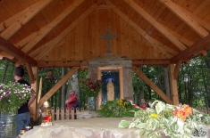 Kaplica Matki Bożej Lubońskiej na Biernatce.  (foto tedd55 - lipiec 2012)