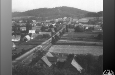Panorama naszej wsi z wieży kościelnej - lata 70-80 te ub. wieku. (foto ze zbiorów p.K. Surówki)